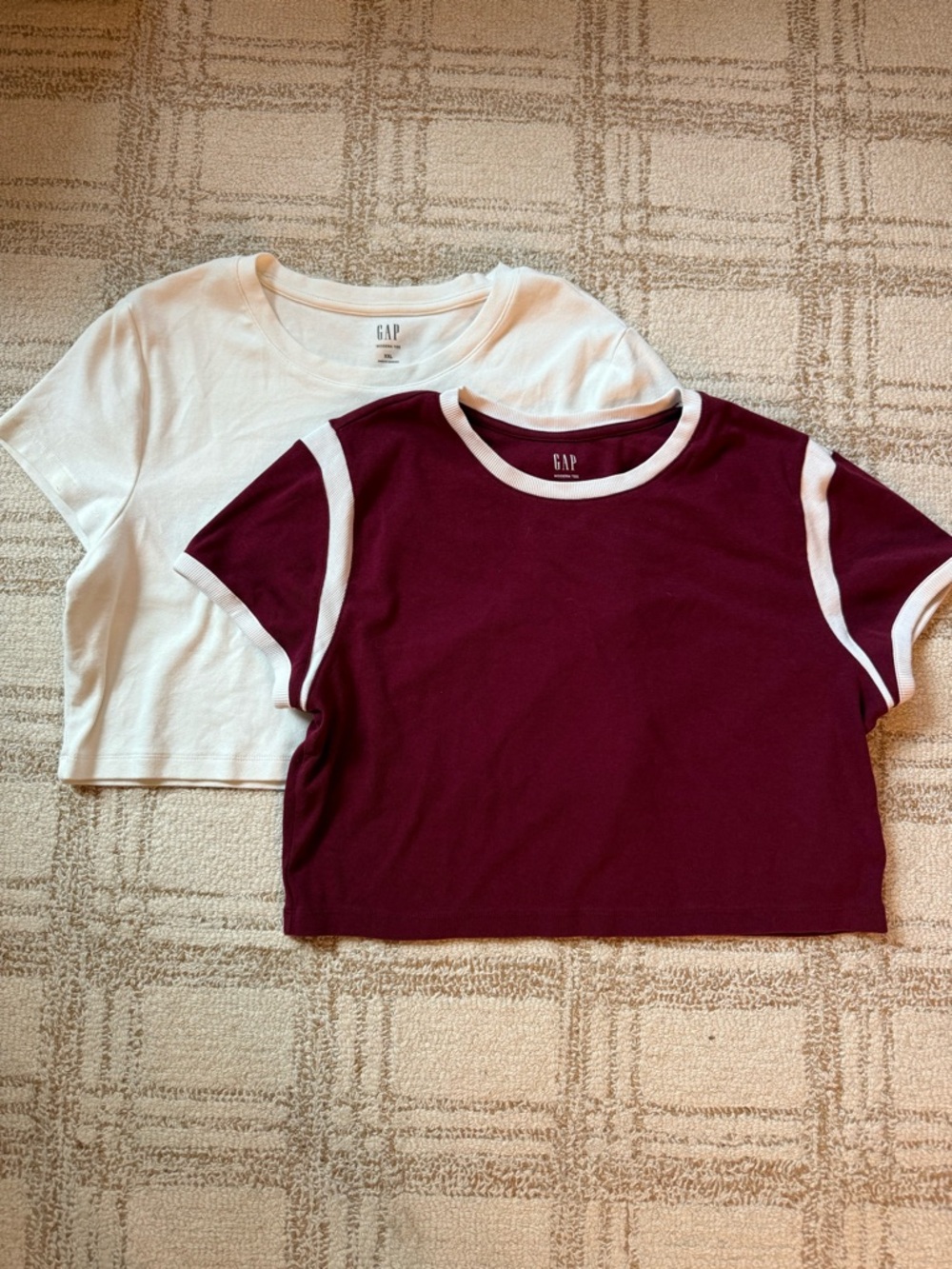BUNDLE OF 2️⃣ - GAP Modern Crop T-Shirts - White / Maroon - XXL